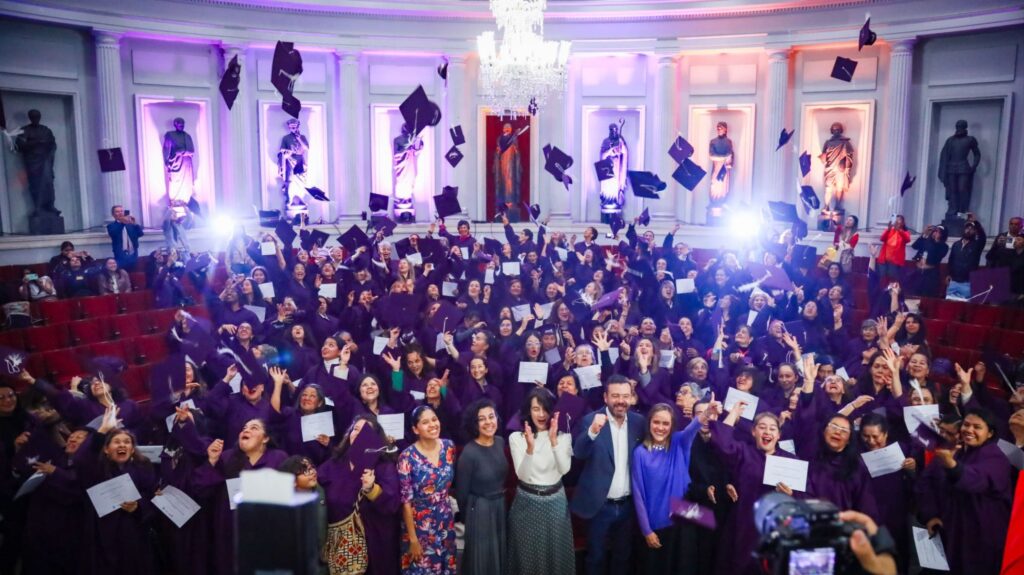 Nuvas graduadas en programas de la SDM